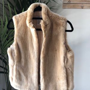 🔥 2 for $20 Deal! Comfy faux fur cream vest!